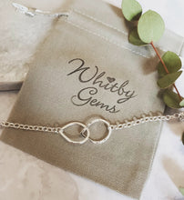 Load image into Gallery viewer, Tear drop interlinked silver bracelet