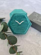 Load image into Gallery viewer, Silver wishbone ring
