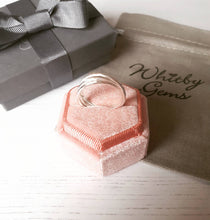 Load image into Gallery viewer, Russian wedding band ring